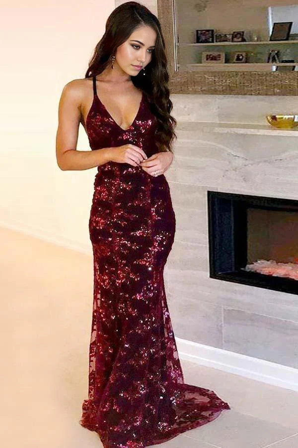 Vestido de fiesta dorado con espalda cruzada y corte sirena con lentejuelas